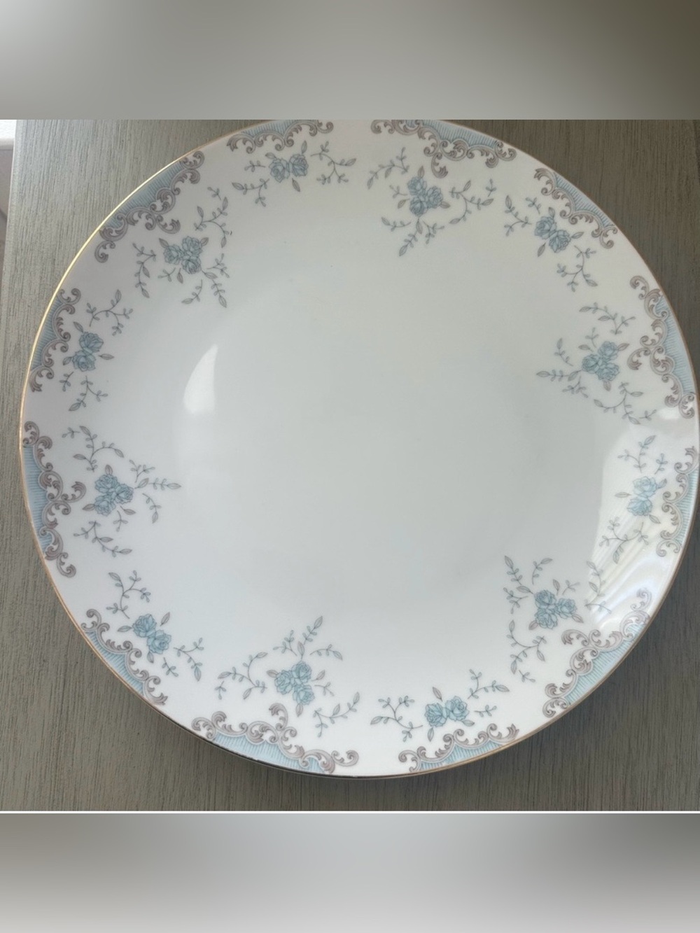 Imperial China W Dalton Seville
Platter Blue White Grey
Gold Trim Floral